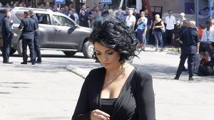 Kabinet Vjose Osmani reagovao na fotomontažu sa njenim likom na telu Milene Popović 11