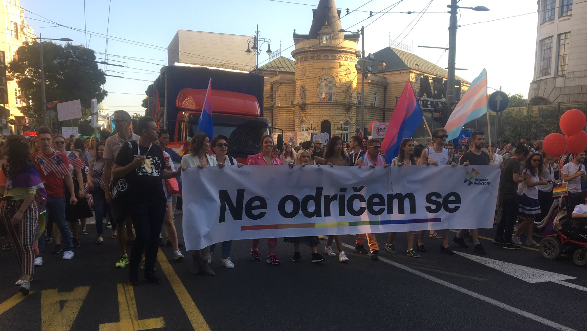 Parada ponosa u Beogradu završena žurkom u parku Manjež (FOTO) 1