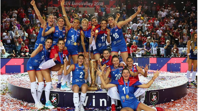 Na dočeku odbojkašica trubački orkestar i dečiji hor 1