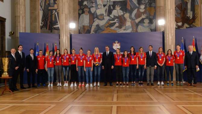 Odbojkašice Srbije na svečanom prijemu kod Vučića 1