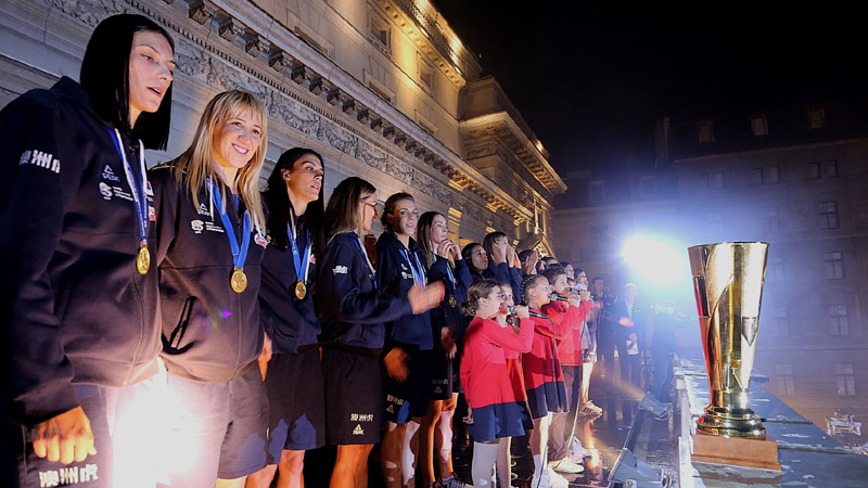 Odbojkašice Srbije proslavile titulu prvaka Evrope s navijačima u Beogradu (VIDEO, FOTO) 1