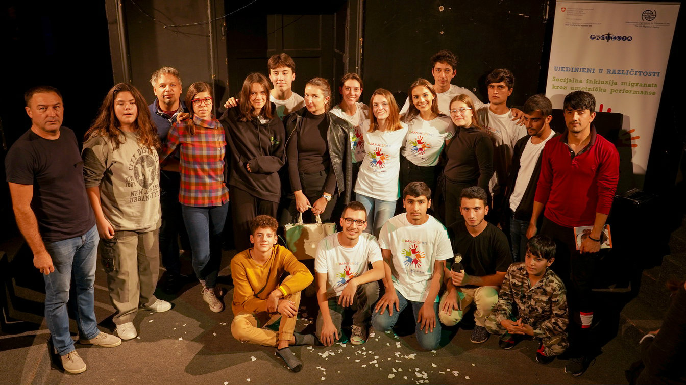 Premijerno izvedena predstava "Jedan je život" u izvođenju učenika iz Niša i dece migranata 1