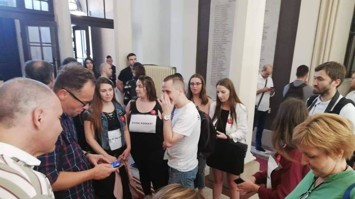 Jedan od pet miliona: Studenti noć proveli u rektoratu 1