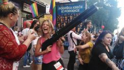 Parada ponosa u Beogradu završena žurkom u parku Manjež (FOTO) 5