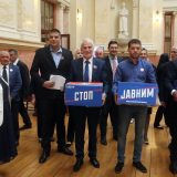 Radikali protiv javnih izvršitelja 15