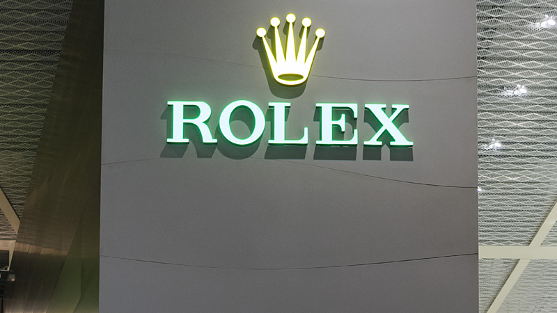 Svešteniku ukrao 26 brend satova 1