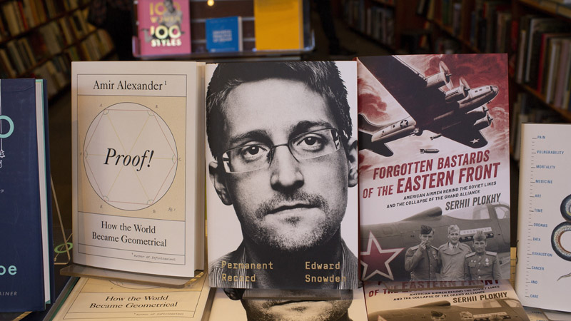 SAD tužile Snoudena, traže novac koji je zaradio prodajom memoara 1