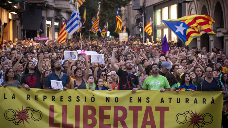 Hiljade građana Španije na protestu zbog hapšenja katalonskih separatista 1