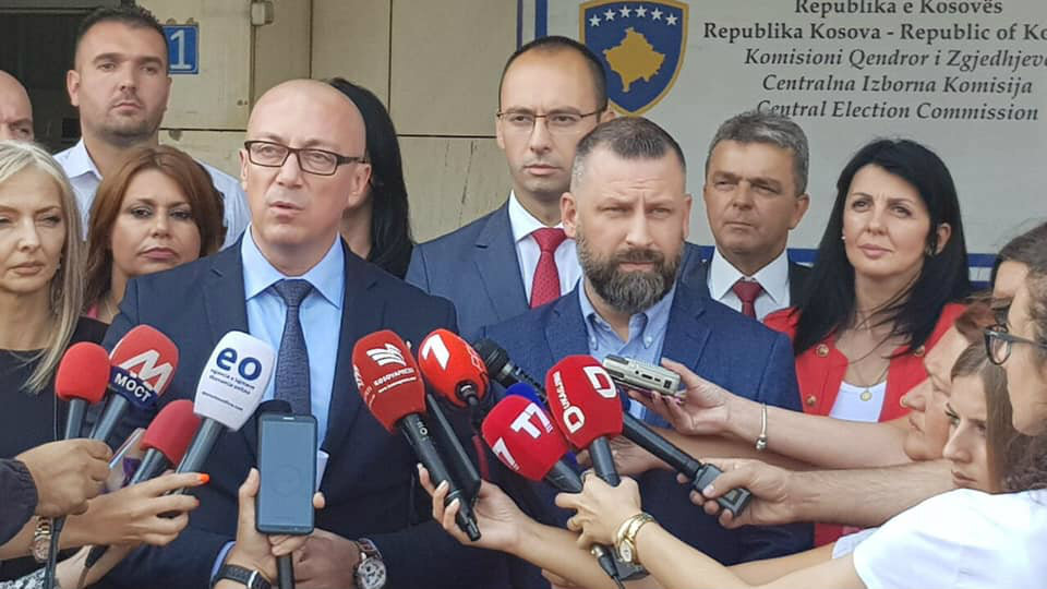 Srpska lista predala listu kandidata za poslanike za izbore na Kosovu 1