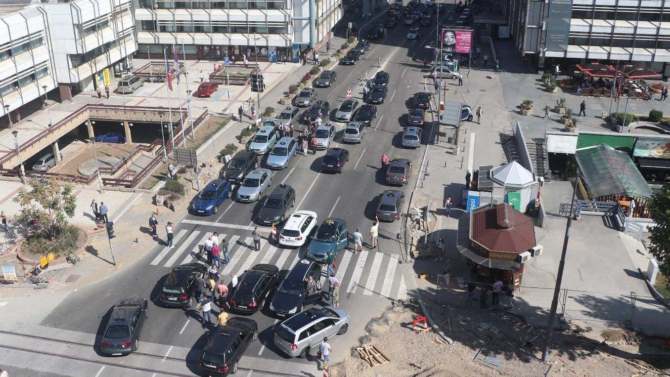 Taksisti počeli svakodnevne proteste (FOTO, VIDEO) 2 Taksisti počeli svakodnevne proteste (FOTO, VIDEO) 2