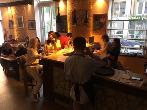 Druženje i humani gest članova Kluba čitalaca Danasa 8