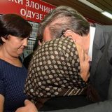Vučić posetio prostorije Udruženja porodica kidnapovanih i nestalih sa Kosova 11