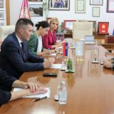 Ministar za rad razgovarao sa ambasadorom Argentine Estanislaom Zavelsom 9