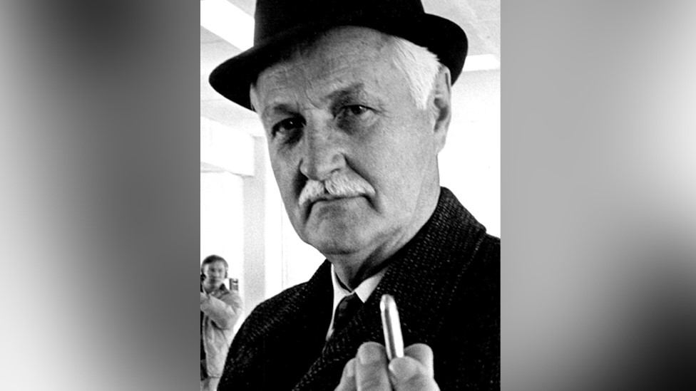 FBI agent Skot Verner sa metkom koji je predat Šarlin Delmoniko