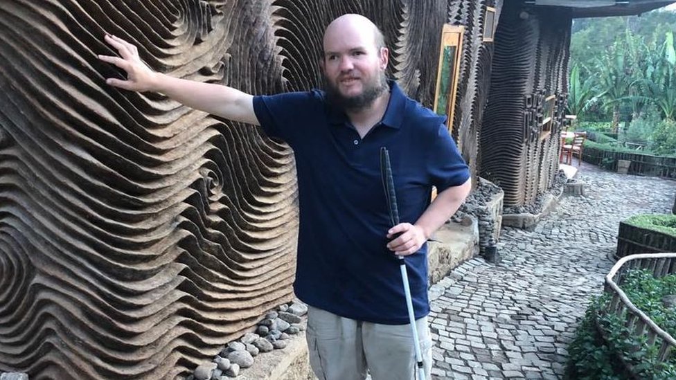 „Vidim svet na drugačiji način“ - slepi avanturista koji je namerio da obiđe svaku zemlju na planeti 1 Toni Džajls