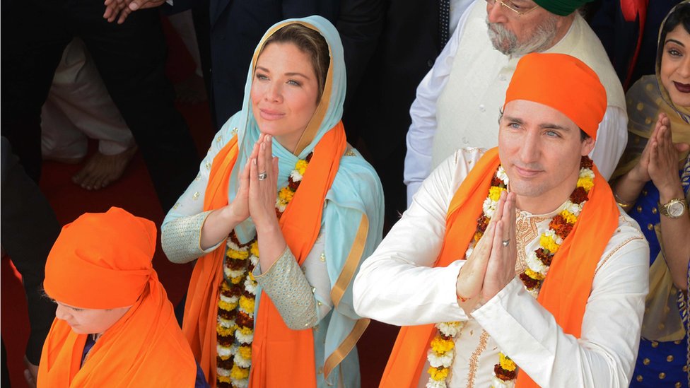Kanadski premijer Džastin Trudo sa suprugom Sofi Gregori, tokom posete hramu Sika