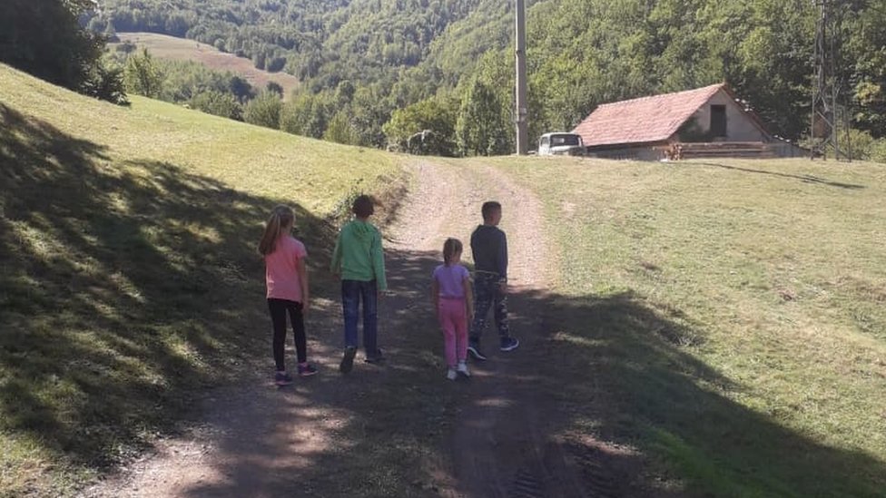 Deca iz sela Ivezići