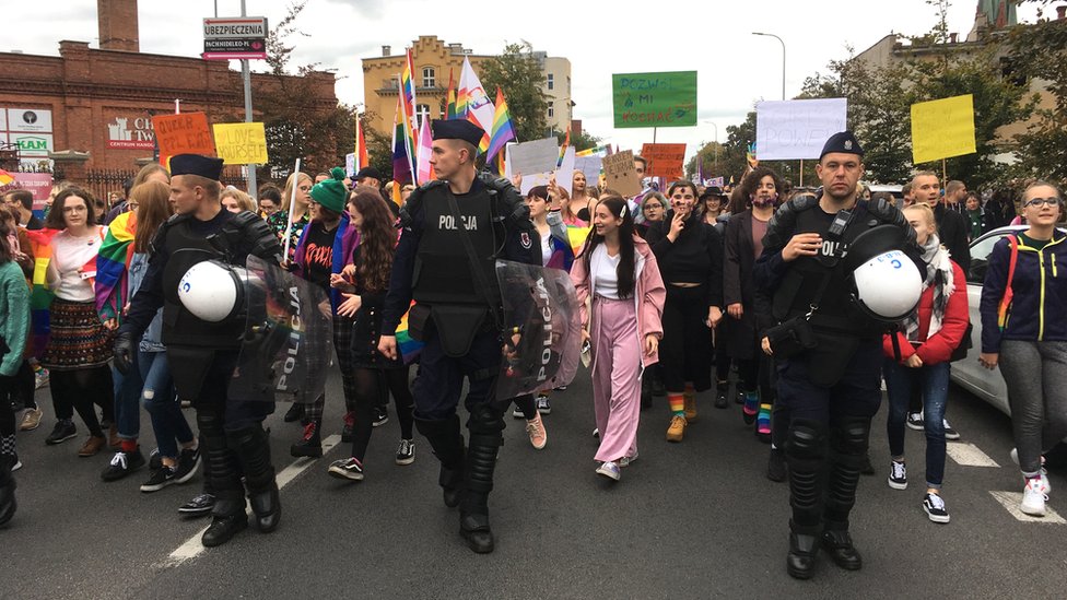 Politika i LGBT zajednica u Poljskoj: Zašto vladajuća partija smatra gej prava za pretnju društvu 1 Povorka podrške LGBT zajednici u Poljskoj