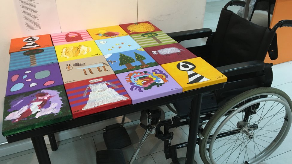 „Bojama obojen svet“ - likovna dela ljudi obolelih od cerebralne i dečije paralize 9 Izložba Bojama obojen svet