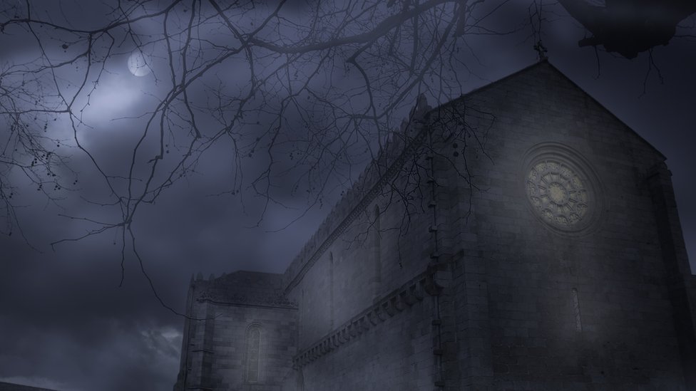 Noć veštica: Nemirni pokojnici - šta znamo o srednjovekovnim zombijima 13 Cerkovь nočью pod Lunoй