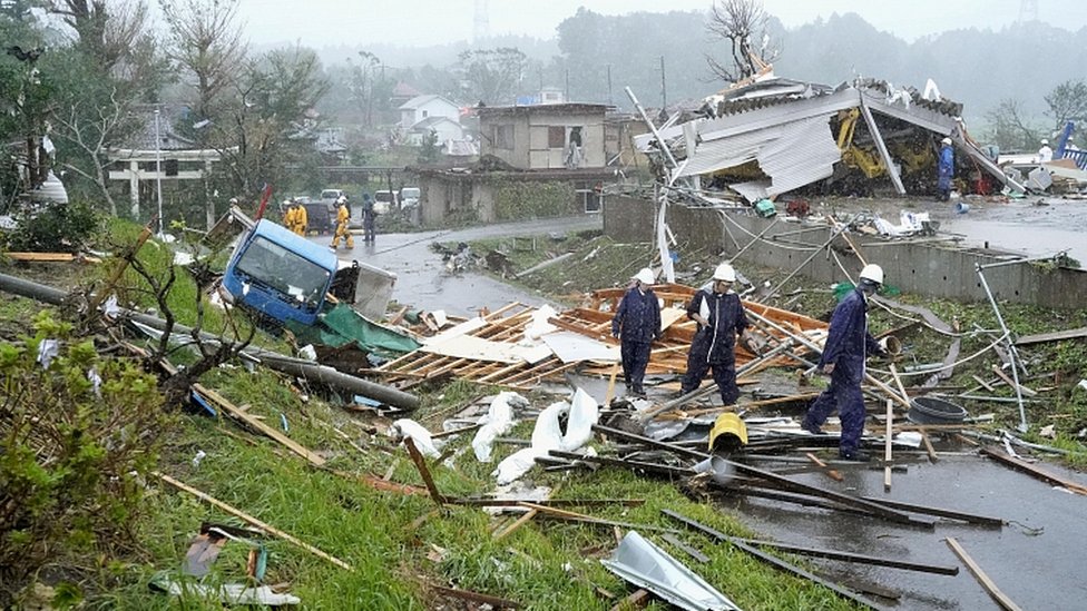 Tajfun Hagibis: Sedam miliona Japanaca mora da se evakuiše 1 Damage caused by tornado east of Tokyo. 12 Oct 2016