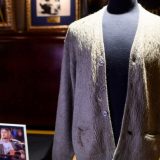 Džemper Kurta Kobejna prodat na aukciji za 334.000 dolara 6