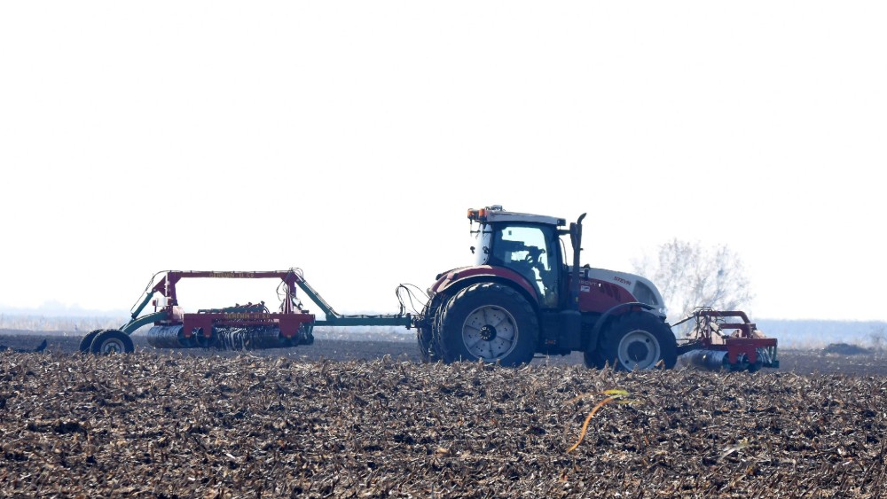Agropres: Poljoprivrednik na traktoru u vreme policijskog časa opravdano kažnjen 1