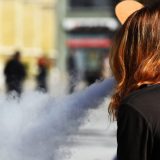 Skuplje cigarete smanjuju broj pušača 12