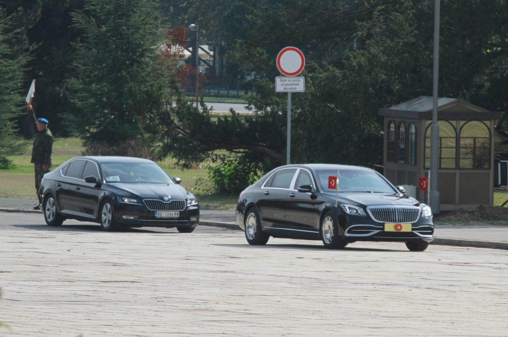 Koje bezbednosne službe i specijalne jedinice su u Srbiji nadležne za zaštitu najviših državnih funkcionera? 2