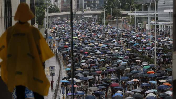 Demonstranti u Hongkongu prkose policiji protestom za koji nisu dobili dozvolu 1