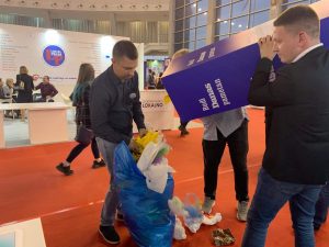 Na sajmu 2.500 ljudi zamenilo plastične kese cegerima (VIDEO) 2