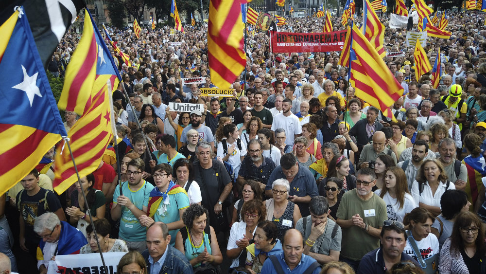 Hiljade na protestima u Kataloniji povodom godišnjice referenduma o secesiji 1