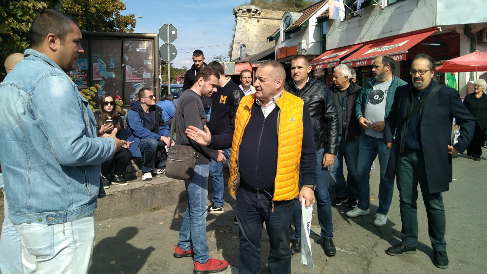 Niška kampanja bojkota izbora počela na pijaci i u seoskim autobusima 1