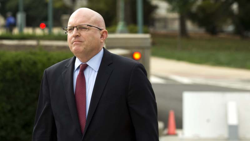 Glas Amerike: Filip Riker svedoči u istrazi o opozivu američkog predsednika 1