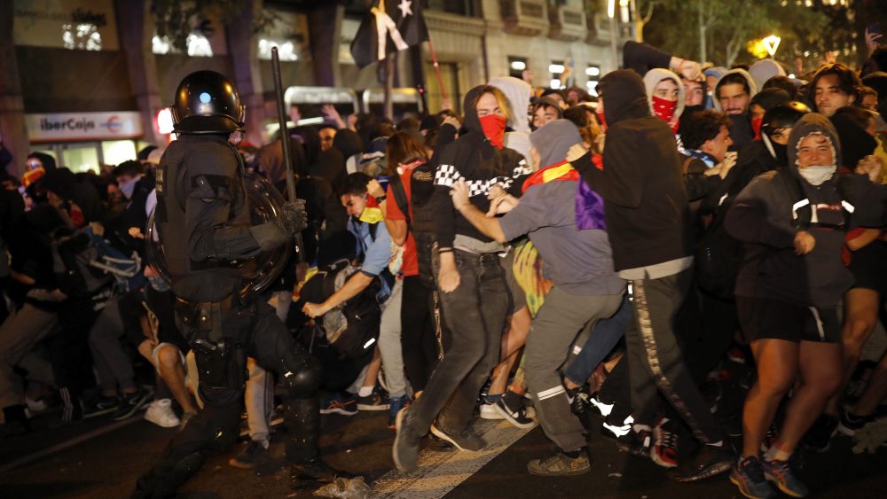 Sukob policije i demonstranata u Barseloni 1