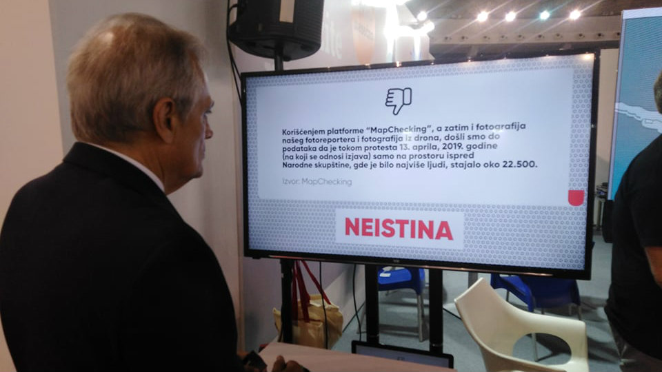 Aleksandar Gajović posetio štand lista Danas 2