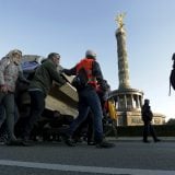 Demonstranti za očuvanje klime blokirali ulice u Berlinu, Amsterdamu, Londonu 14