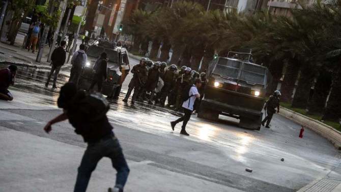 Vanredno stanje u Čileu nakon protesta zbog povećanja cena gradskog prevoza 1