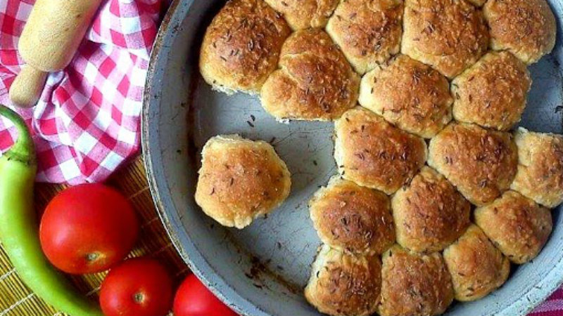 Recept nedelje: Crne, kukuruzne, zemičke 1