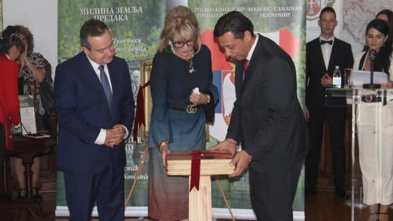 Dačić urućio orden Milici Pivnički Malruni 1