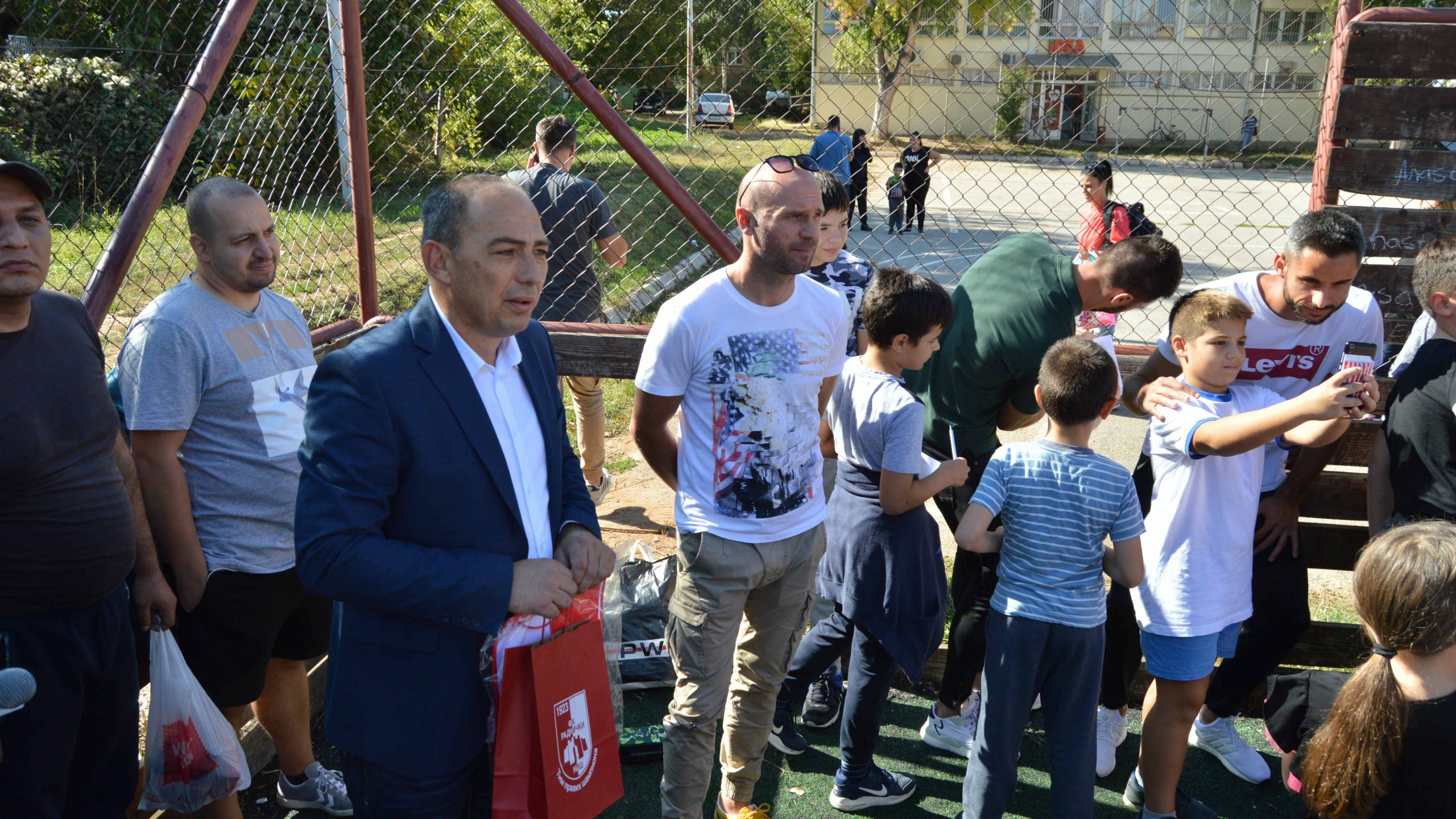 Fudbaleri u kampanji "Niške škole Radnički vole" 1