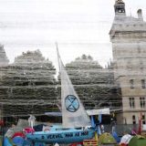Policija u Parizu oslobodila Parlament od blokade aktivista za klimu 1