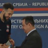 Ko sve može da ima diplomatski pasoš i koje pogodnosti donosi 2