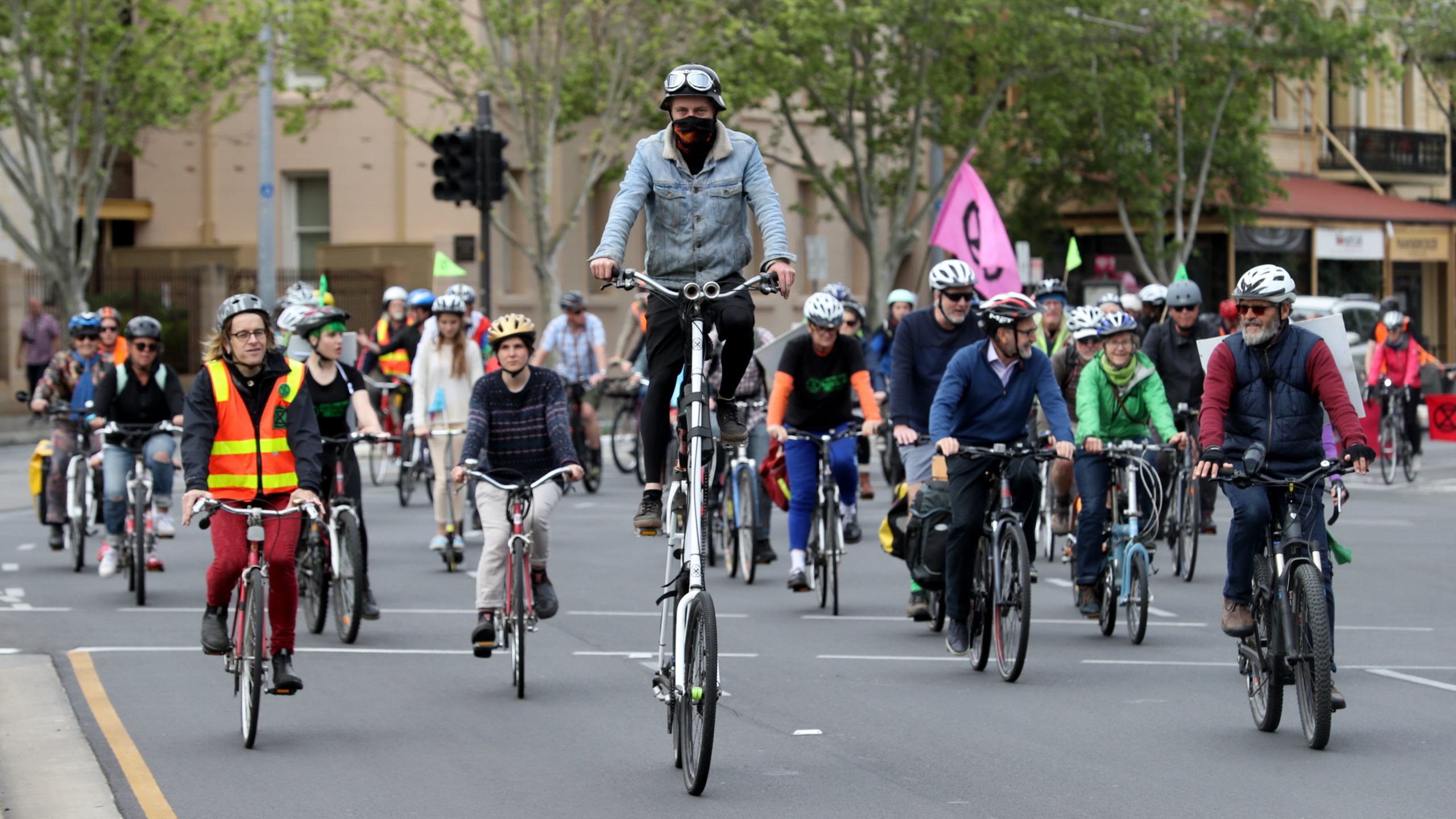 Počela "prolećna pobuna": Ekološki protesti se šire svetom (FOTO) 8 Počela "prolećna pobuna": Ekološki protesti se šire svetom (FOTO) 8
