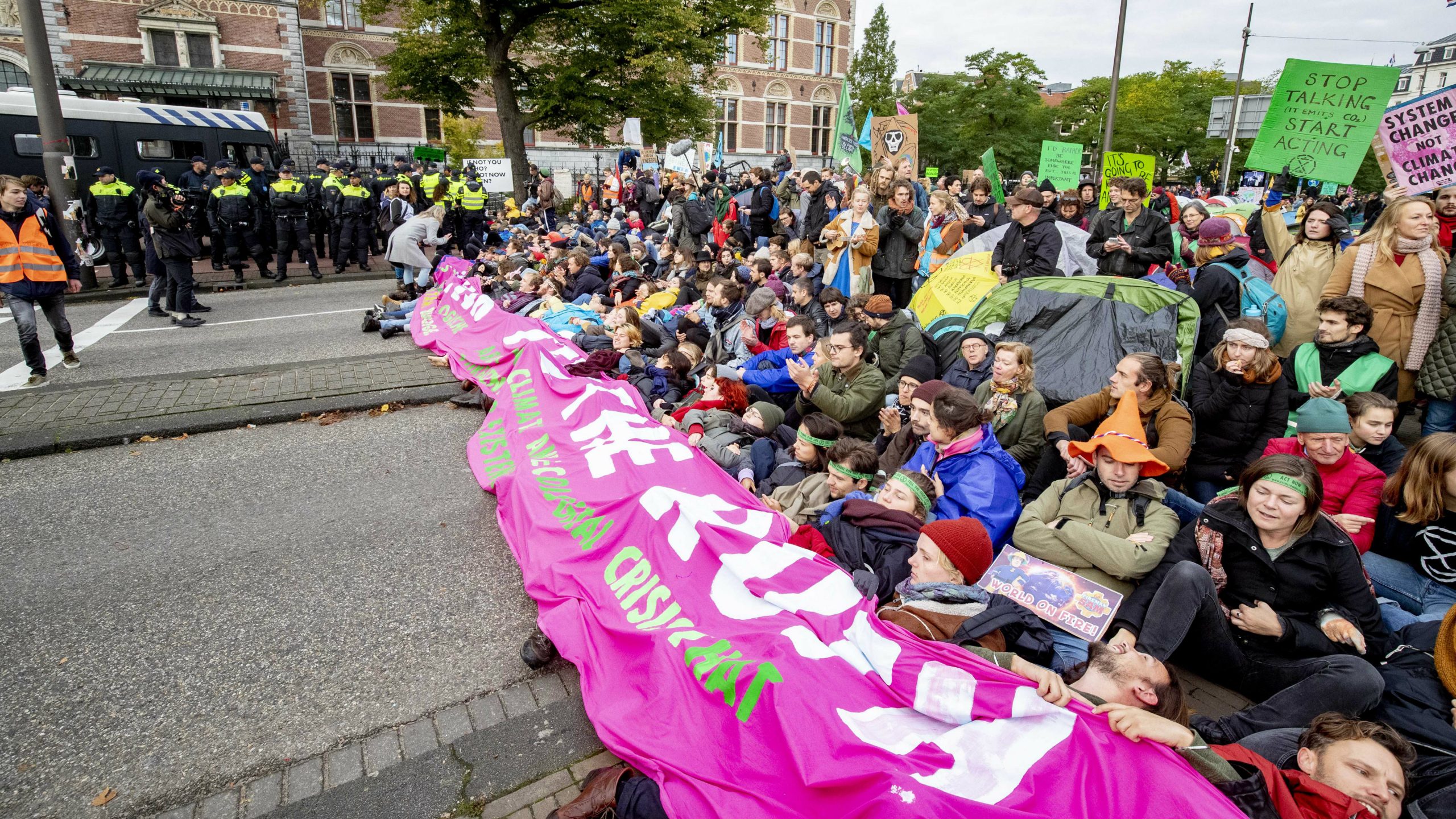 Počela "prolećna pobuna": Ekološki protesti se šire svetom (FOTO) 3 Počela "prolećna pobuna": Ekološki protesti se šire svetom (FOTO) 3