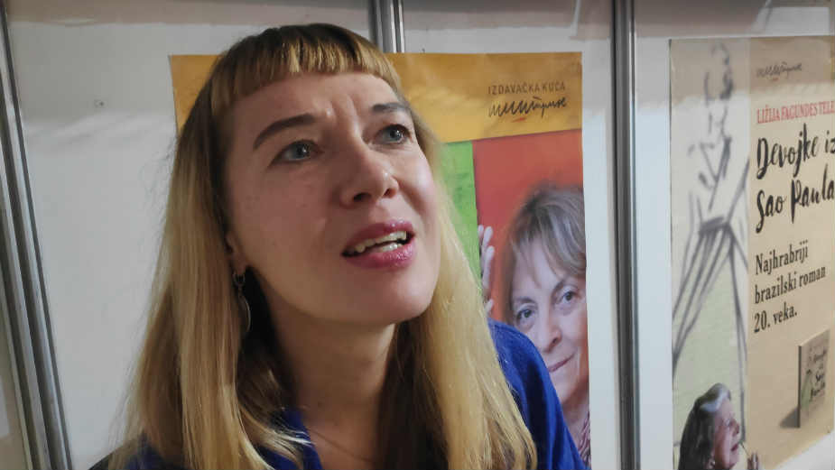 O teškim temama lako pišem 1