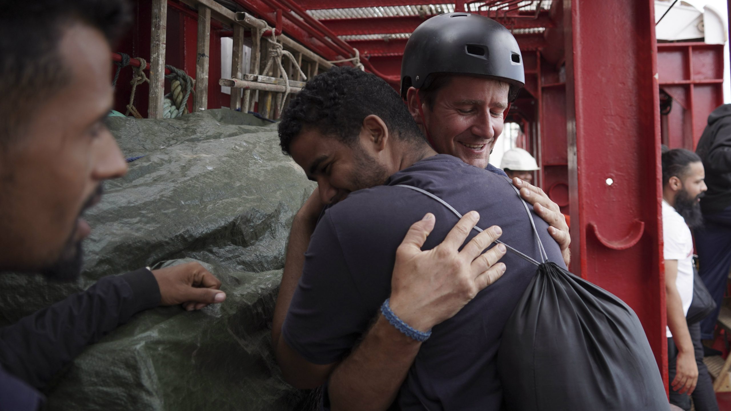 Dvoje mrtvih, 25 nestalih u potapanju broda s migrantima kod Lampeduze 1