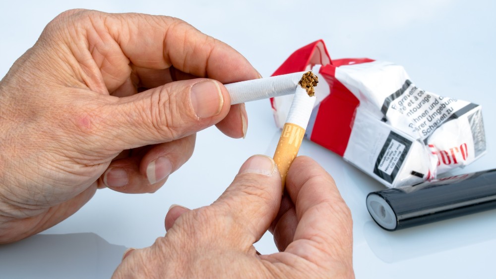 Neobične metode za odvikavanje od pušenja: Od tuširanja do držanja štipaljke 1