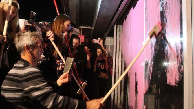 Protest "Jedan od pet miliona": Vrata RTS -a ponovo ružičasta 1
