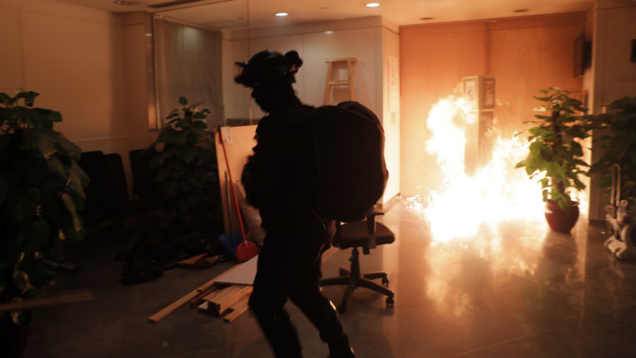 Ponovo haos na ulicama Hongkonga, povređene 24 osobe 1